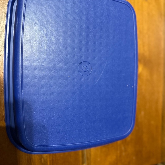Tupperware Large Season and Serve marinade container - Picture 3 of 4